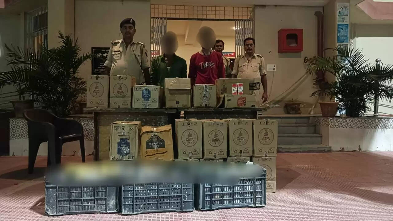 प्राणपुर पुलिस ने 214 लीटट विदेशी शराब के साथ दो तस्कर को किया गिरफ्तार