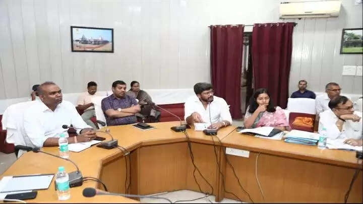 उद्योग- पर्यटन और समावेशी विकास आधारित प्लान बनें : संभागायुक्त संजीव सिंह