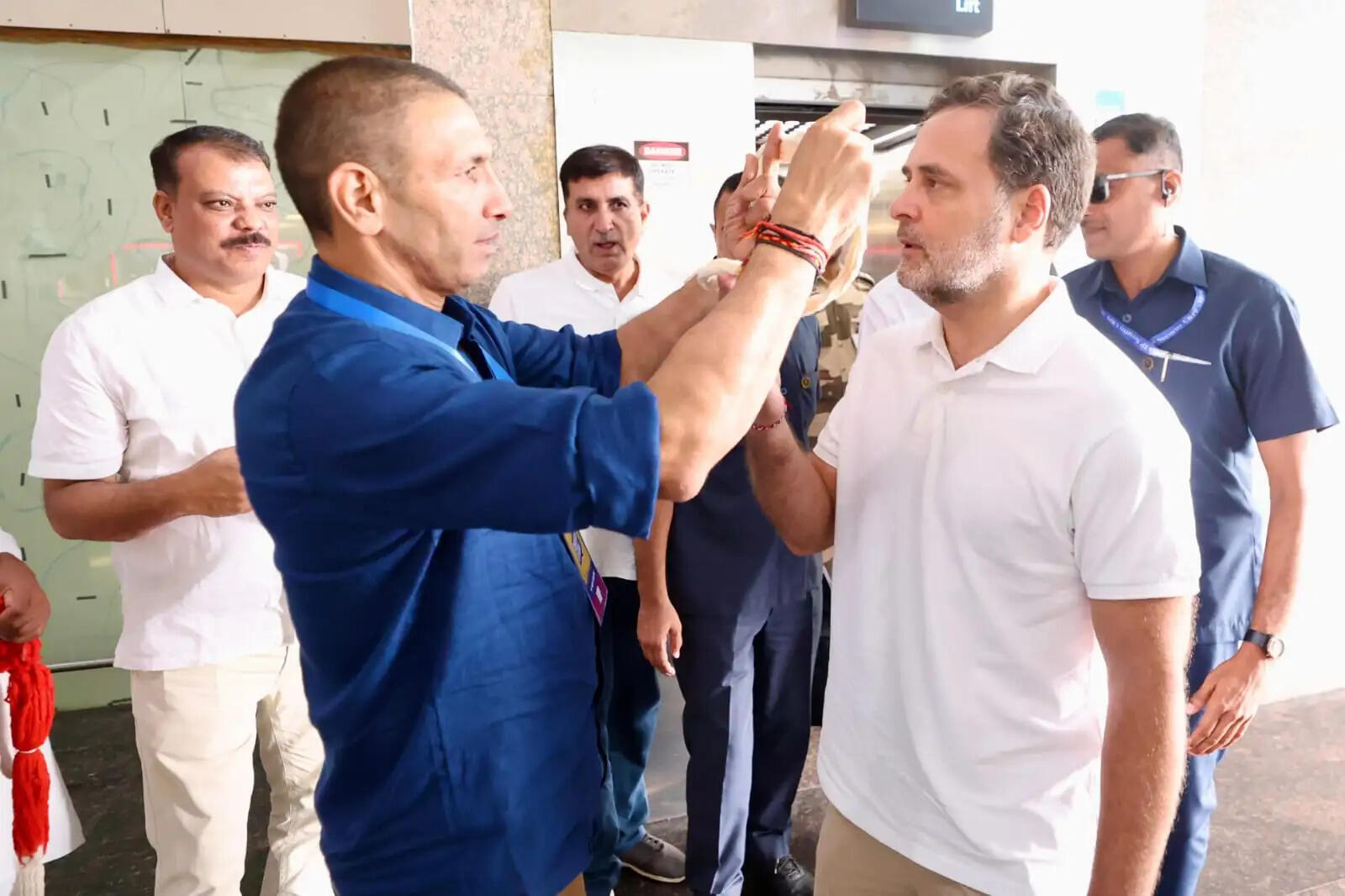 इंदौर पहुंचे&nbsp;राहुल गांधी,&nbsp;शाम को ‘छात्रों की गूंज’ में युवाओं से करेंगे&nbsp;संवाद