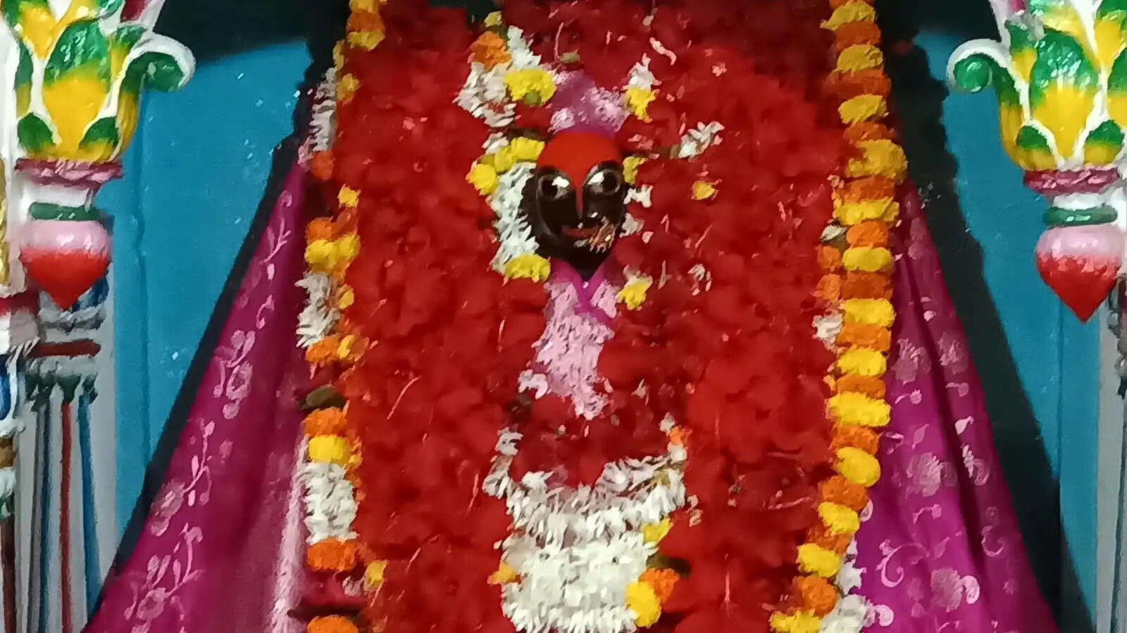 वाराणसी में शारदीय नवरात्र के अन्तिम दिन मां सिद्धिदात्री के दरबार में आस्था का सैलाब