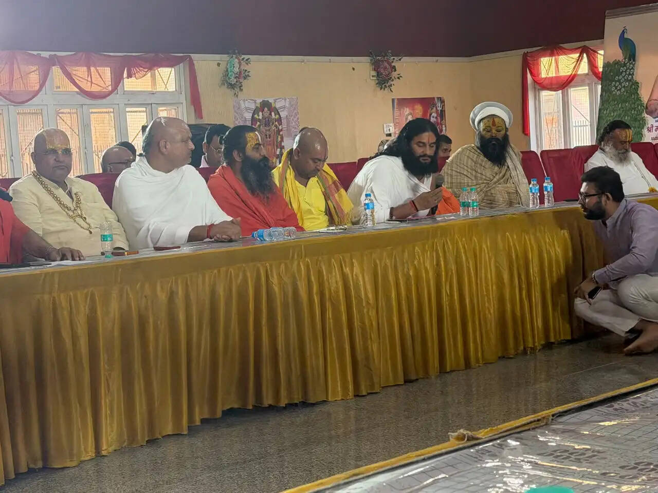 (अपडेट) संतों ने बैठक कर श्रीरामजन्मभूमि में सामने आये चोरी के प्रकरण को लेकर देशभर में फैले दुष्प्रचार का पुरजोर प्रतिवाद किया