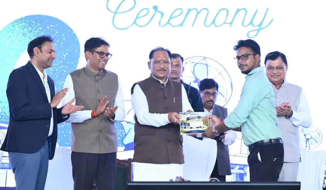 छत्तीसगढ़ में श्रम आधारित उद्योगों को बढ़ावा देकर युवाओं के लिए रोजगार के नए अवसर सृजित कर रही सरकार : मुख्यमंत्री साय