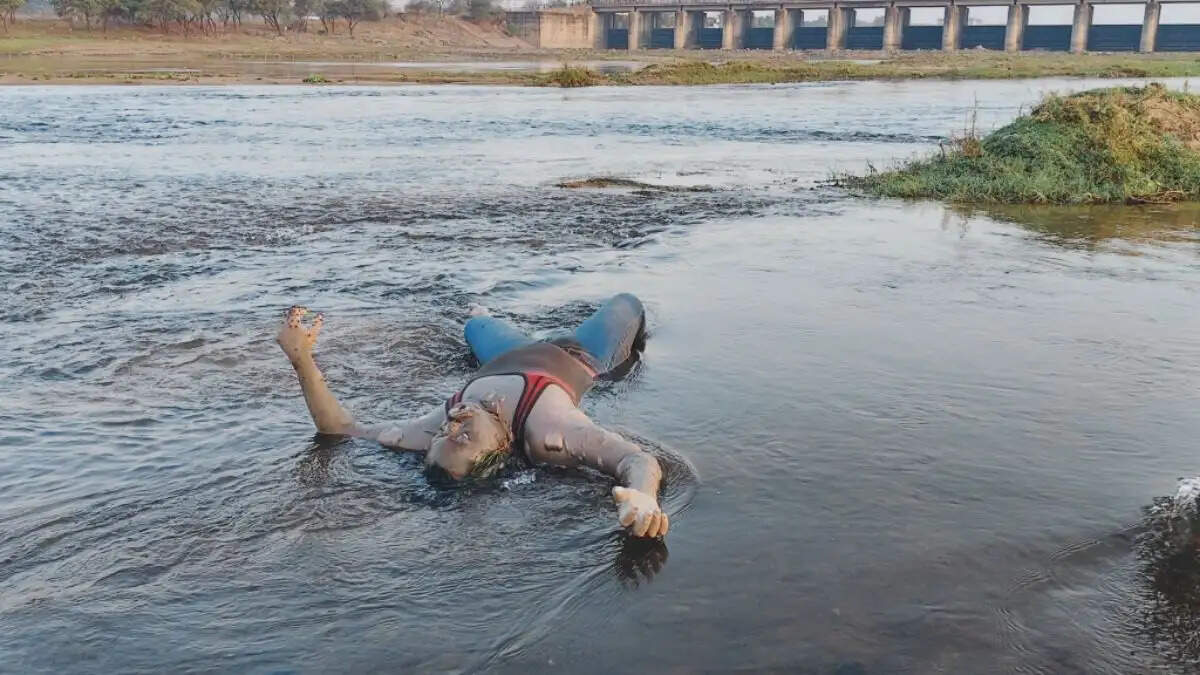 कुदरी बैराज में कूदे 11वीं के छात्र शिवम साहू का शव 38 घंटे बाद बरामद, एसडीआरएफ ने चलाया रेस्क्यू ऑपरेशन