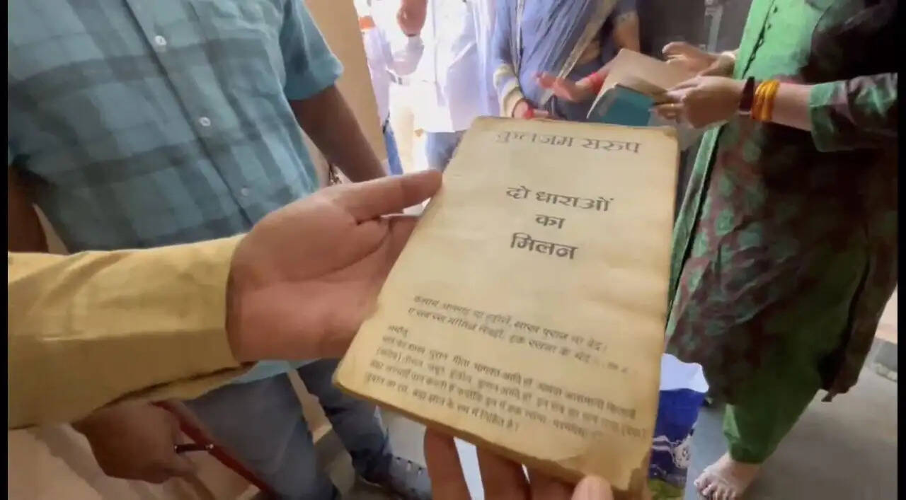 दमोहः बाल संरक्षण आयोग की टीम को छात्रावास में मिला धर्म विशेष का साहित्य