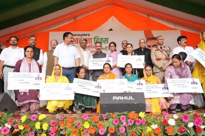 मुख्यमंत्री ने 4,967 लाभार्थियों को 20.61 करोड़ रुपये से अधिक की वित्तीय सहायता वितरित की
