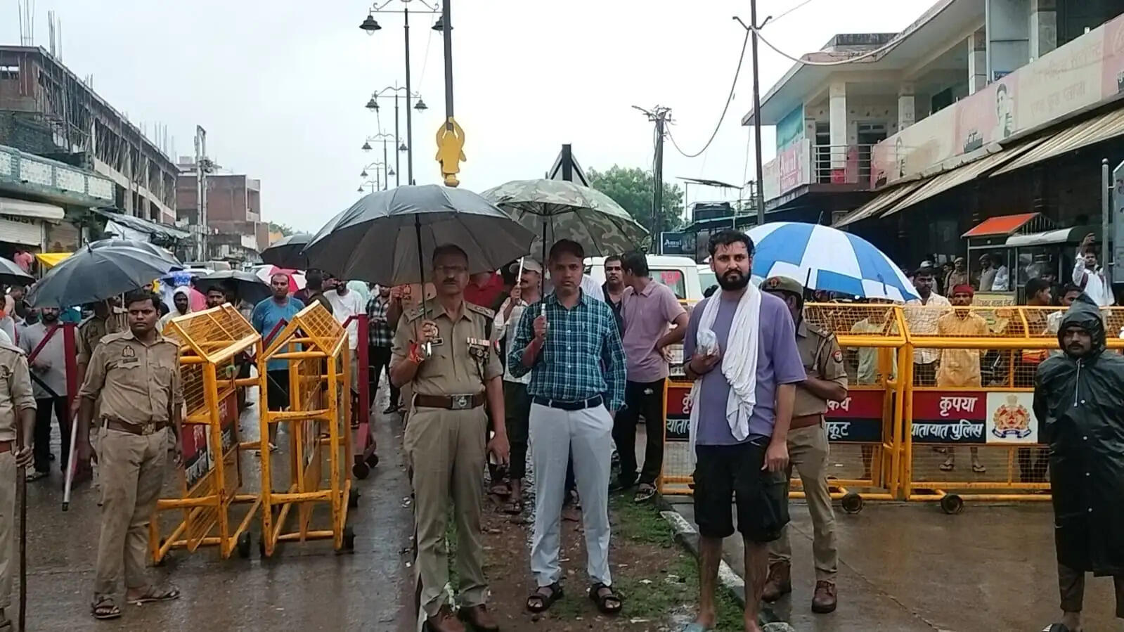 चित्रकूट में मंदाकिनी का रौद्र रूप, रामघाट जलमग्न, पुल बहा और कई इलाके प्रभावित