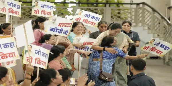 दिल्ली लक्ष्मी योजना की स्वीकृति पर महिलाओं ने मुख्यमंत्री का जताया आभार