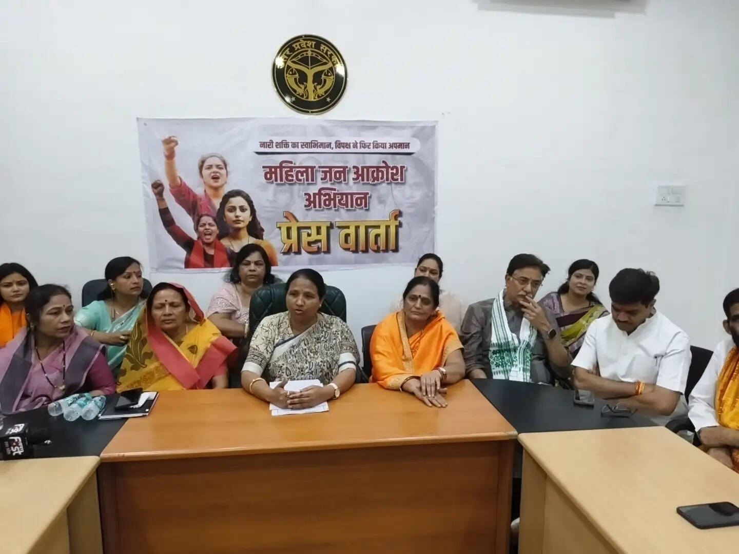 अखिलेश यादव अपने कार्यकर्तओं को सिखाएं अनुशासन व संस्कार: गीता शाक्य