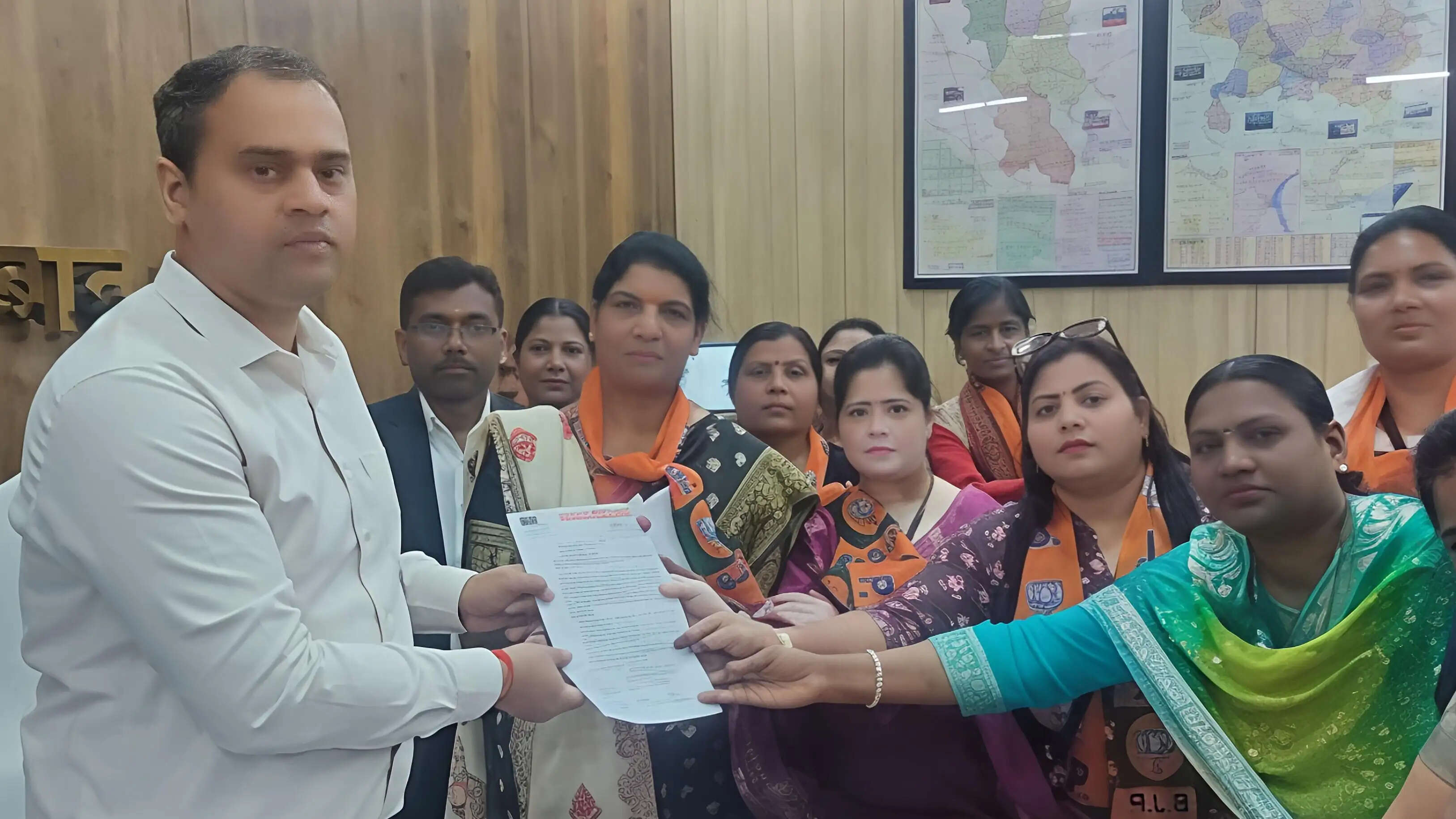 एआई समिट में कांग्रेस नेताओं के कपड़े उतारकर प्रदर्शन के विरोध में भाजपा महिला मोर्चा ने विरोध जताया