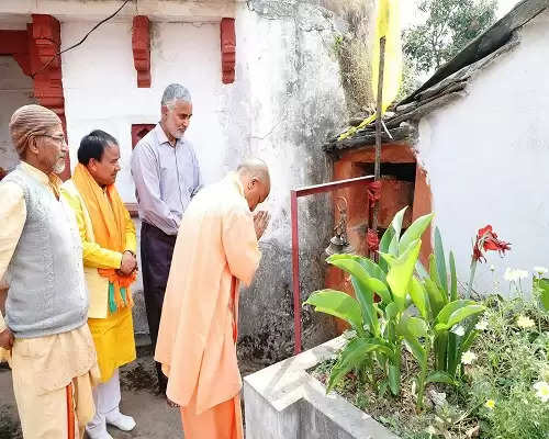 देवभूमि पर योगी ने किए गुरु गोरक्षनाथ के दर्शन, बोले- अलौकिक शांति एवं आनंद की अनुभूति हुई