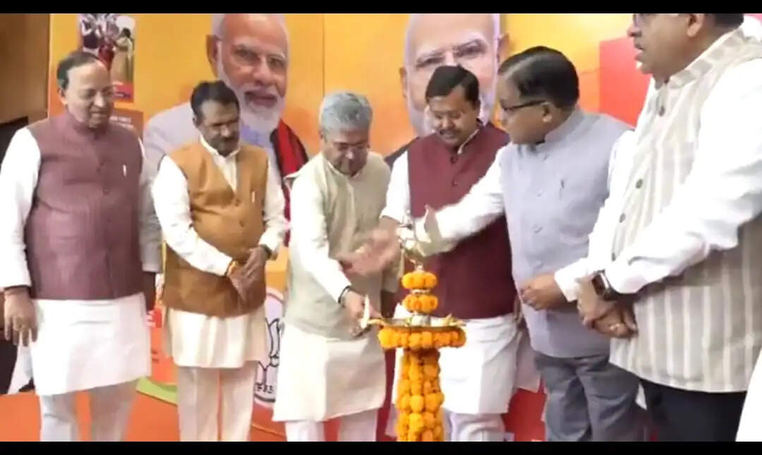 मोदी सरकार के 12 वर्ष पूरे होने पर नितिन नवीन के किया प्रदर्शनी का उद्घाटन