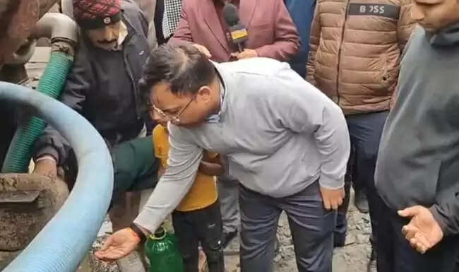 मप्र के इंदौर में दूषित पानी कांड को लेकर सियासत तेज, कांग्रेस-भाजपा कार्यकर्ता आए आमने-सामने