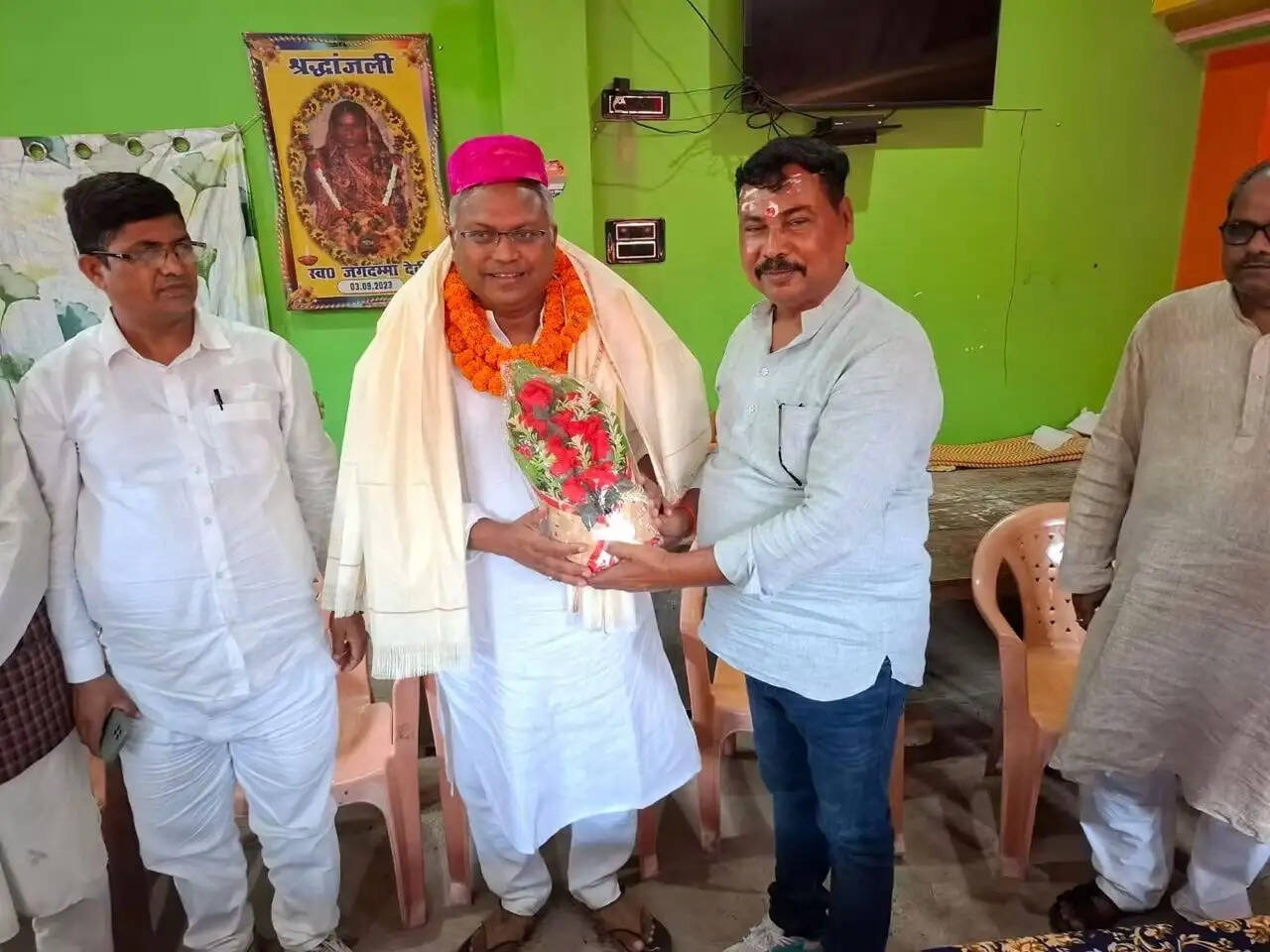 बाबा मटेश्वर धाम पहुंचे जदयू के राष्ट्रीय महासचिव मनीष कुमार वर्मा,कार्यकर्ताओं से किया संवाद