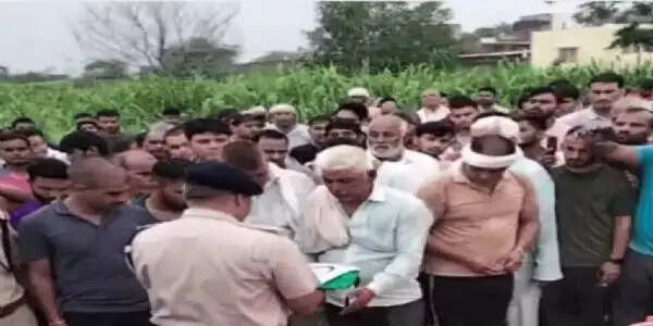 बारिश में फिसला पैर, ट्रेन की चपेट में आए आरपीएफ कांस्टेबल को तिरंगे में दी अंतिम विदाई
