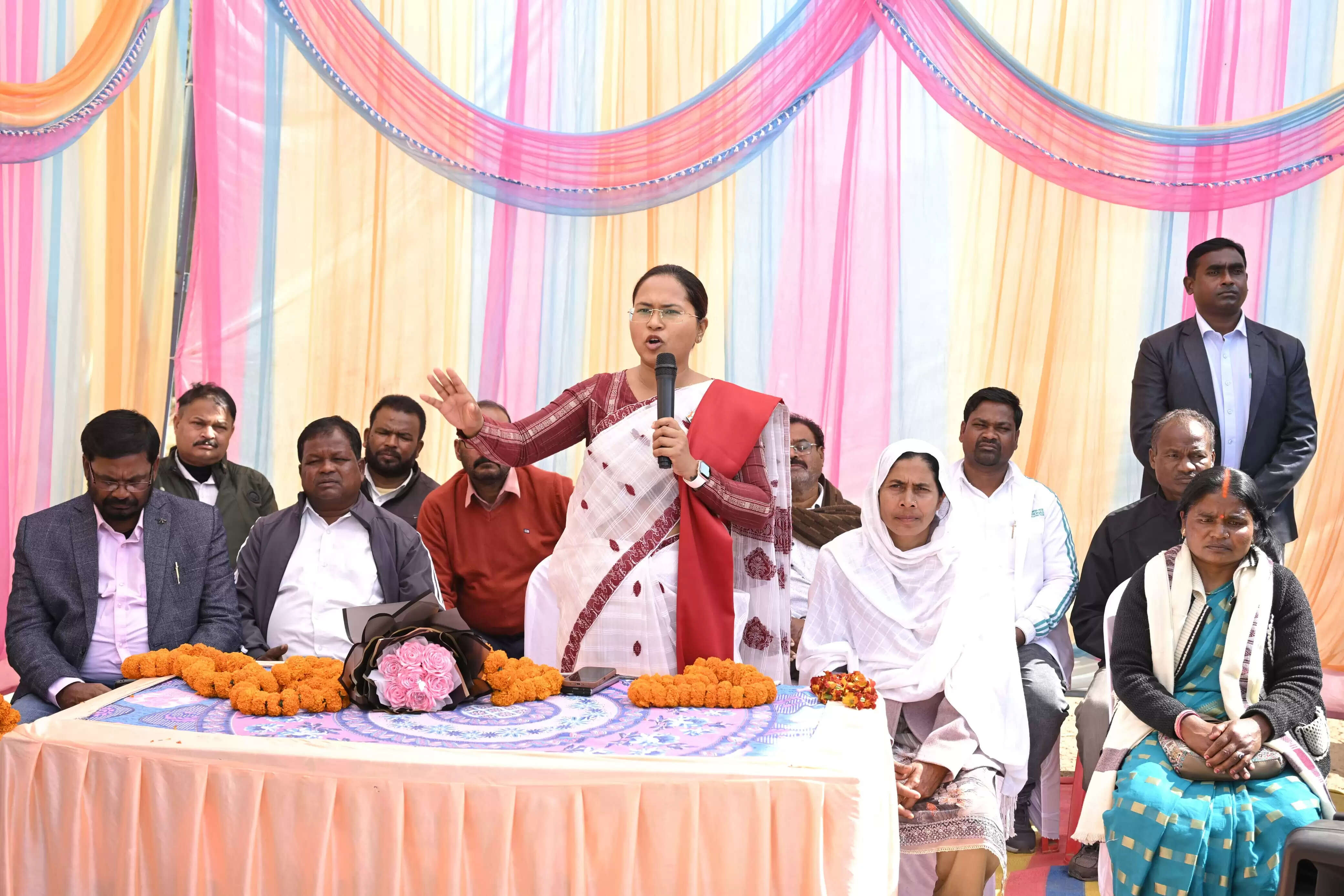 कांग्रेस के 140वें स्थापना दिवस पर मांडर, चान्हो, बेड़ो और इटकी में ध्वजारोहण