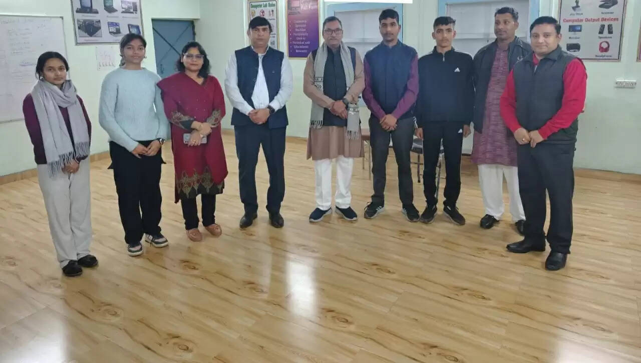 सरस्वती विद्या मंदिर प्रशिक्षण व कौशल केंद्र का क्षेत्रीय संगठन मंत्री ने किया निरीक्षण