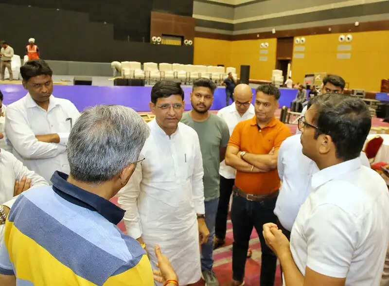 इंदौरः एमपी टेक ग्रोथ कांक्लेव की तैयारियां पूर्ण, महापौर-एसीएस ने व्यवस्थाओं का लिया जायजा