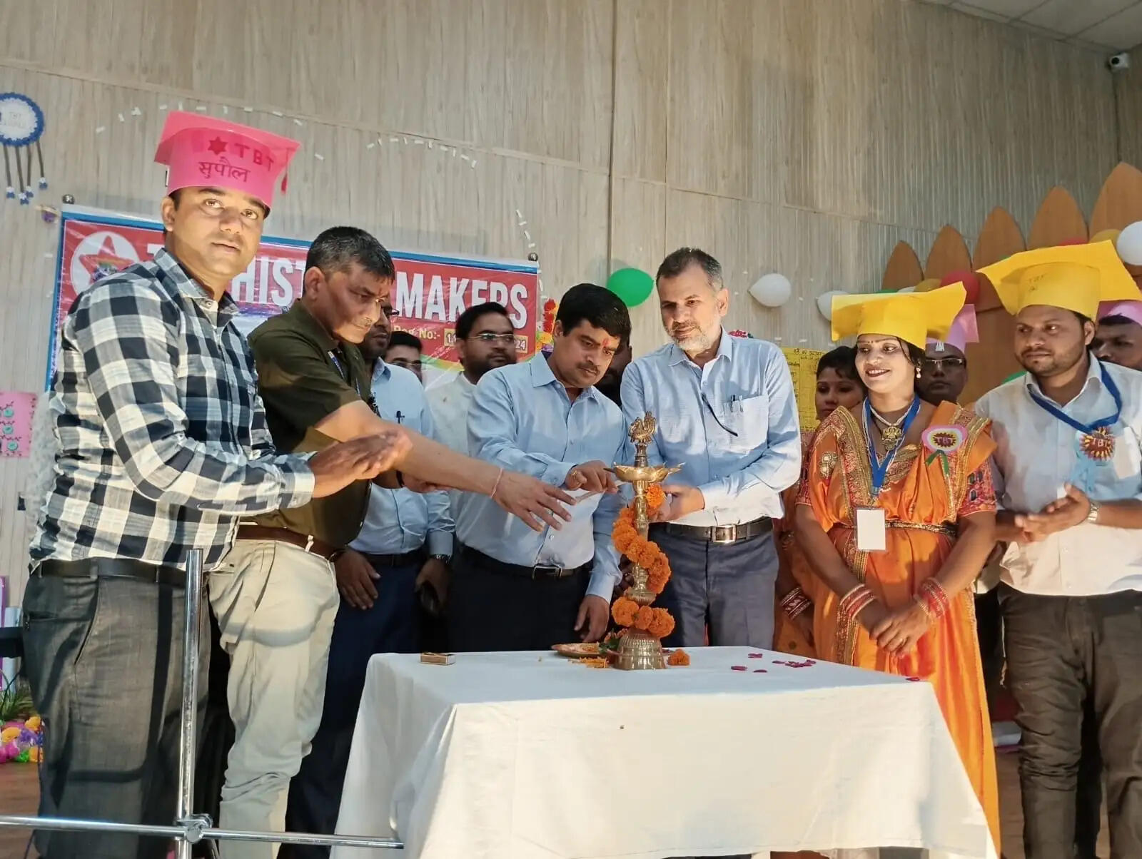 नवाचार की रोशनी से जगमगाया डायट परिसर, 106 शिक्षकों का हुआ सम्मान