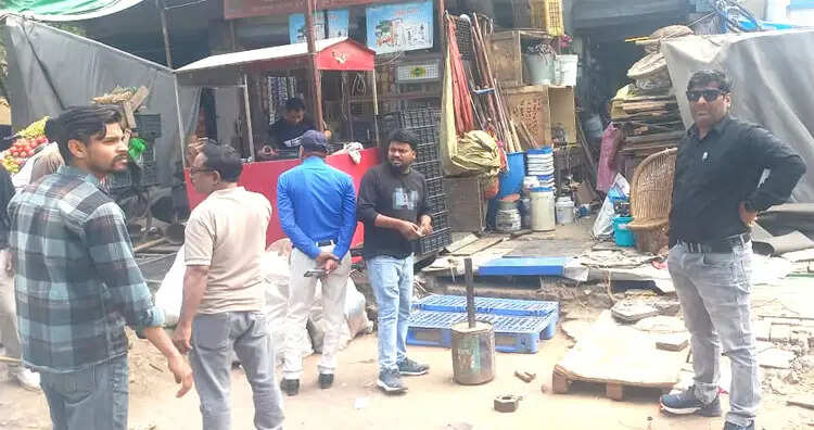 अतिक्रमण पर निगम की सख्ती, 50 ठेली-फेरी हटाए