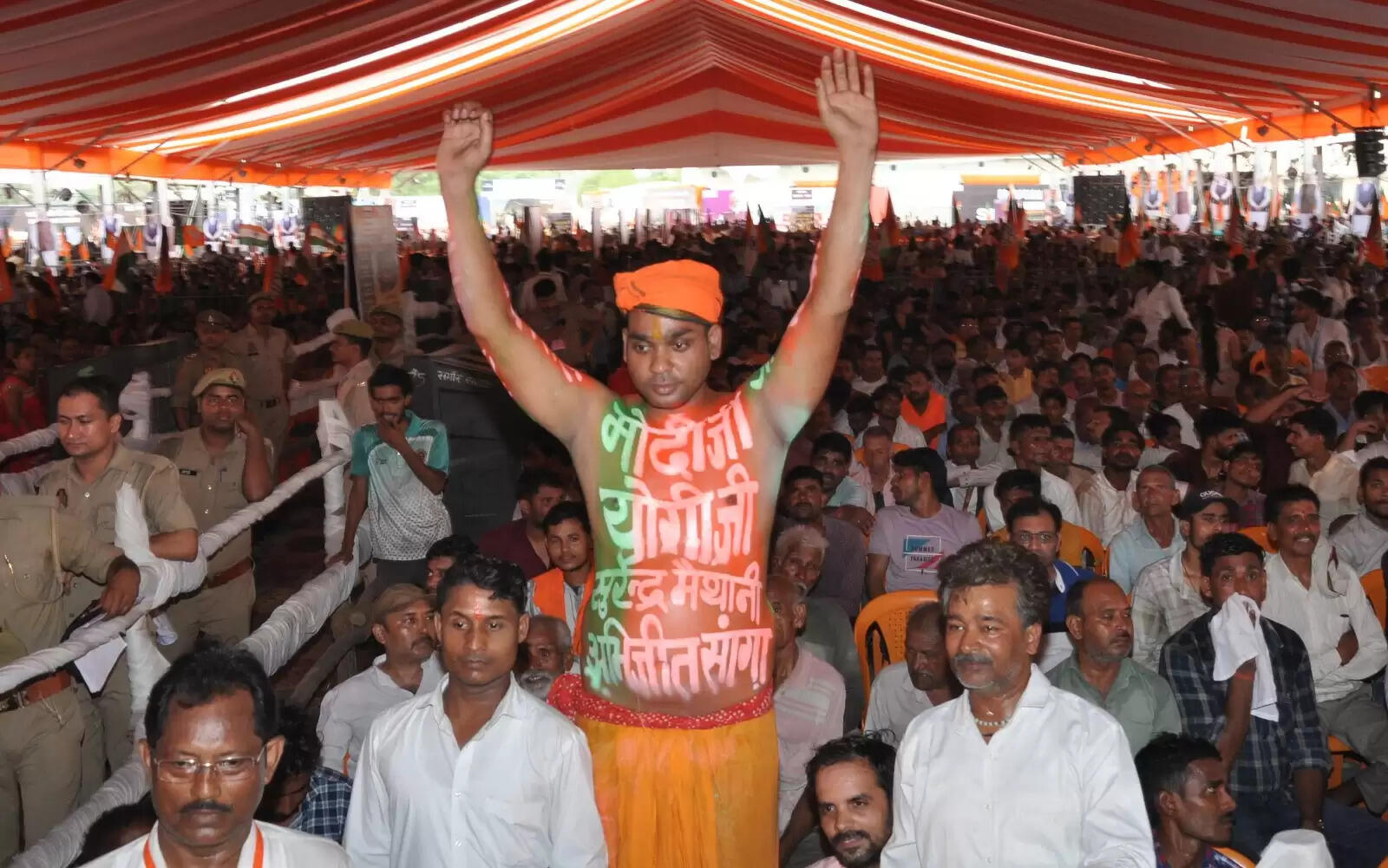 पीएम मोदी की जनसभा में दिखा अनोखा समर्थक