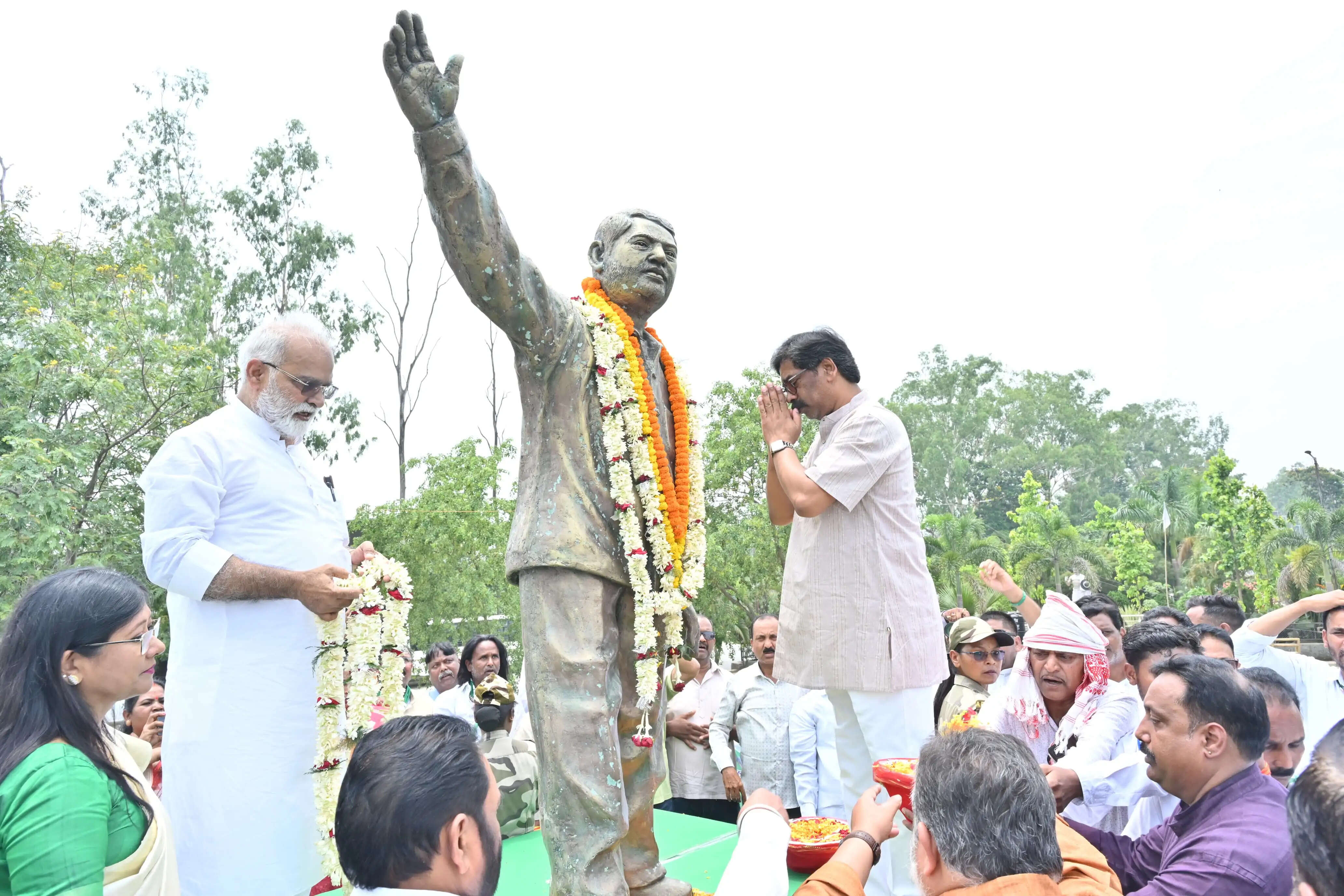 मुख्यमंत्री ने दुर्गा सोरेन को दी श्रद्धांजलि