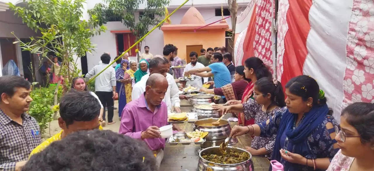 श्री साईंनाथ वृद्धा आश्रम सेवा ग्रुप ने वृद्धाश्रम में मनाया होली महोत्सव