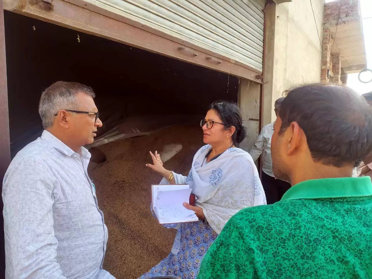 हिसार में बिना दस्तावेज 833 क्विंटल ग्वार व 1025 क्विंटल सरसों बरामद