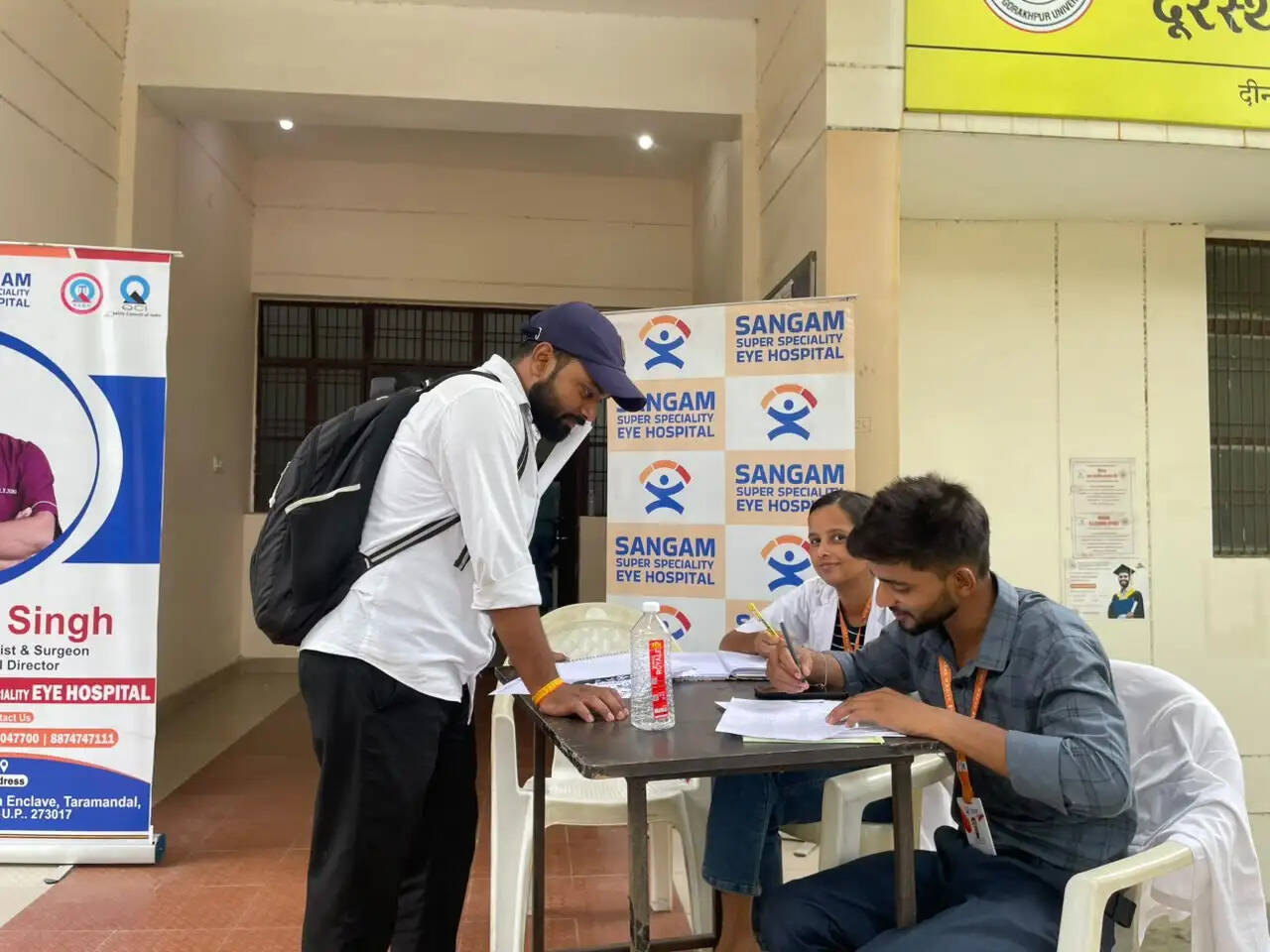 सेवार्थ विद्यार्थी की पहल: 300 से अधिक विद्यार्थियों की हुई निःशुल्क नेत्र जांच