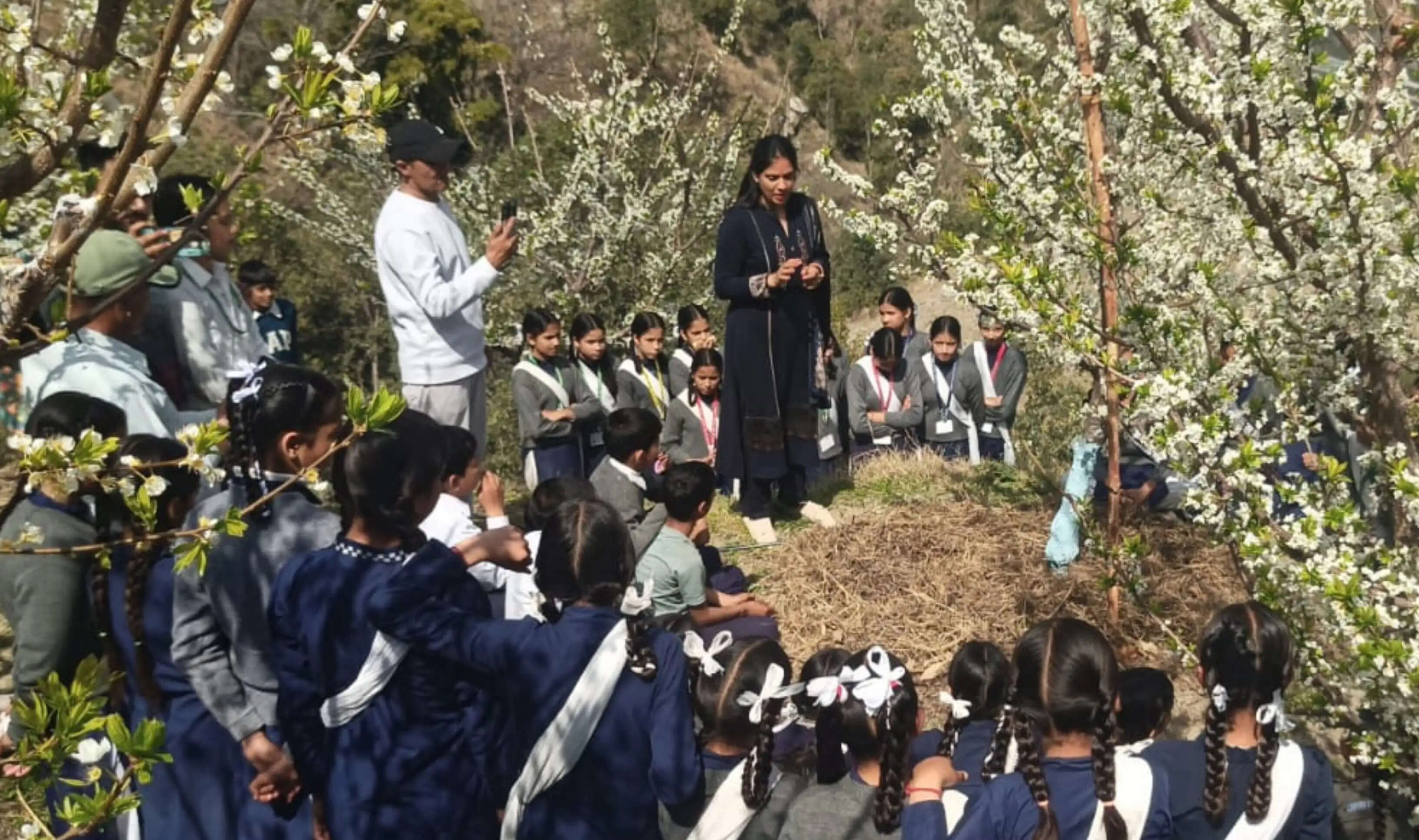 जयदेवी स्कूल के 82 विद्यार्थियों ने किया खगराओं क्लस्टर का शैक्षणिक भ्रमण