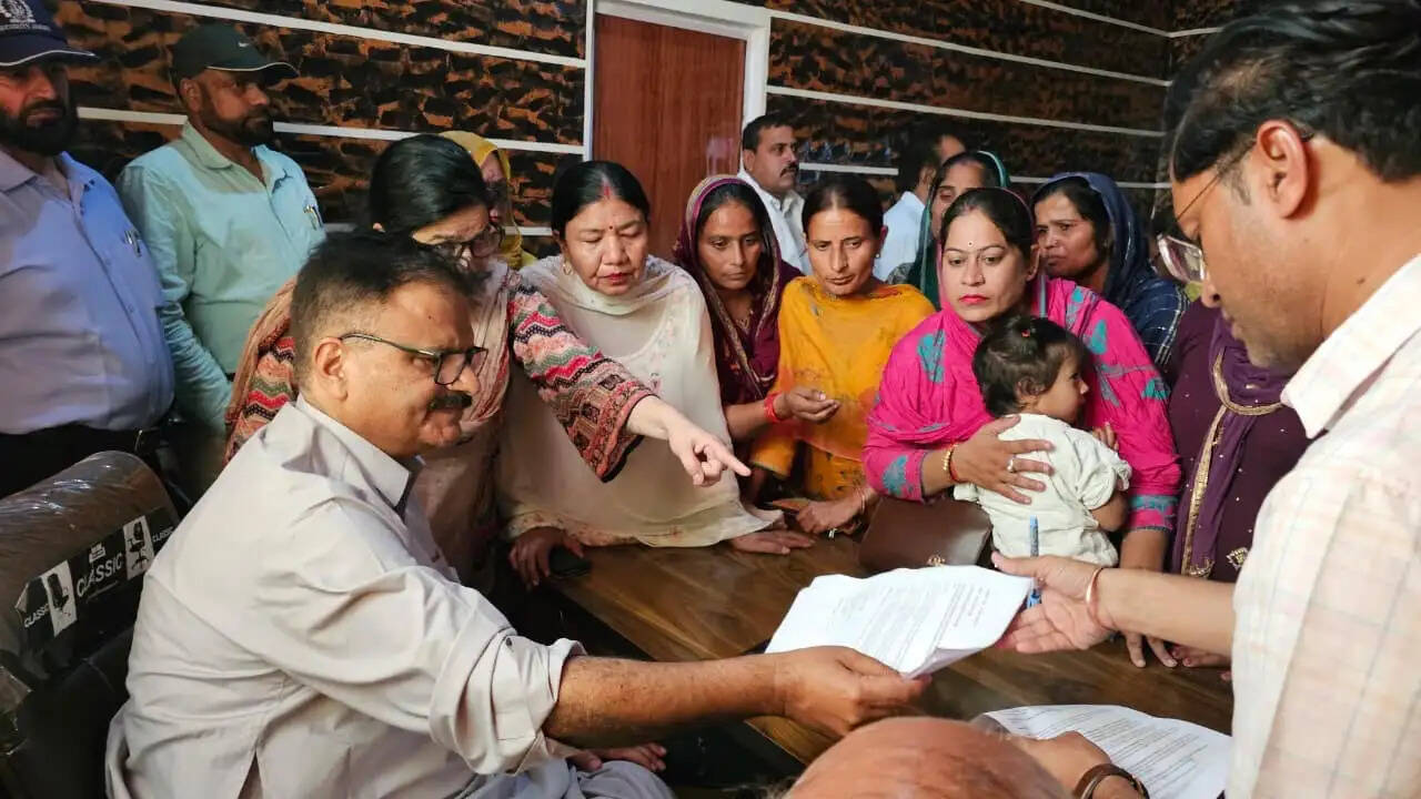 समावेशी विकास हमारी प्रतिबद्धता-सांबा दौरे में मंत्री जावेद राणा का सख्त संदेश