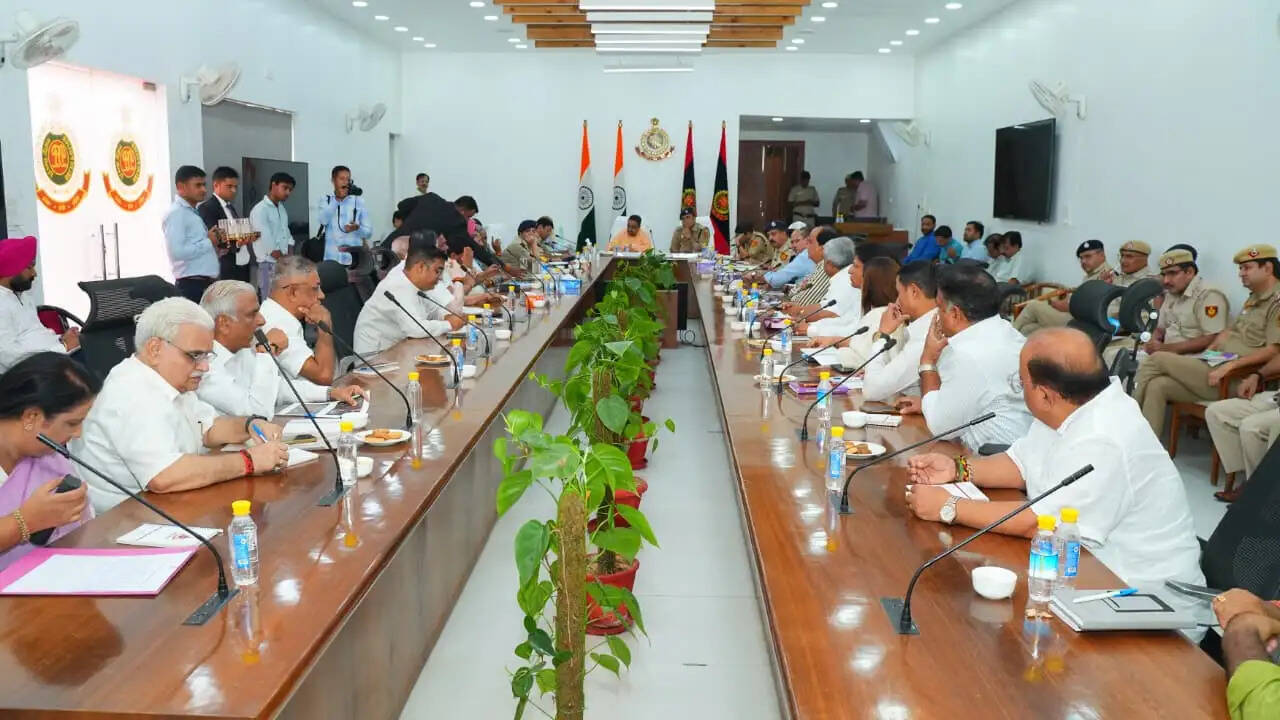 चांदनी चौक में अतिक्रमण हटाने और सुविधा को बेहतर करने पर जोर