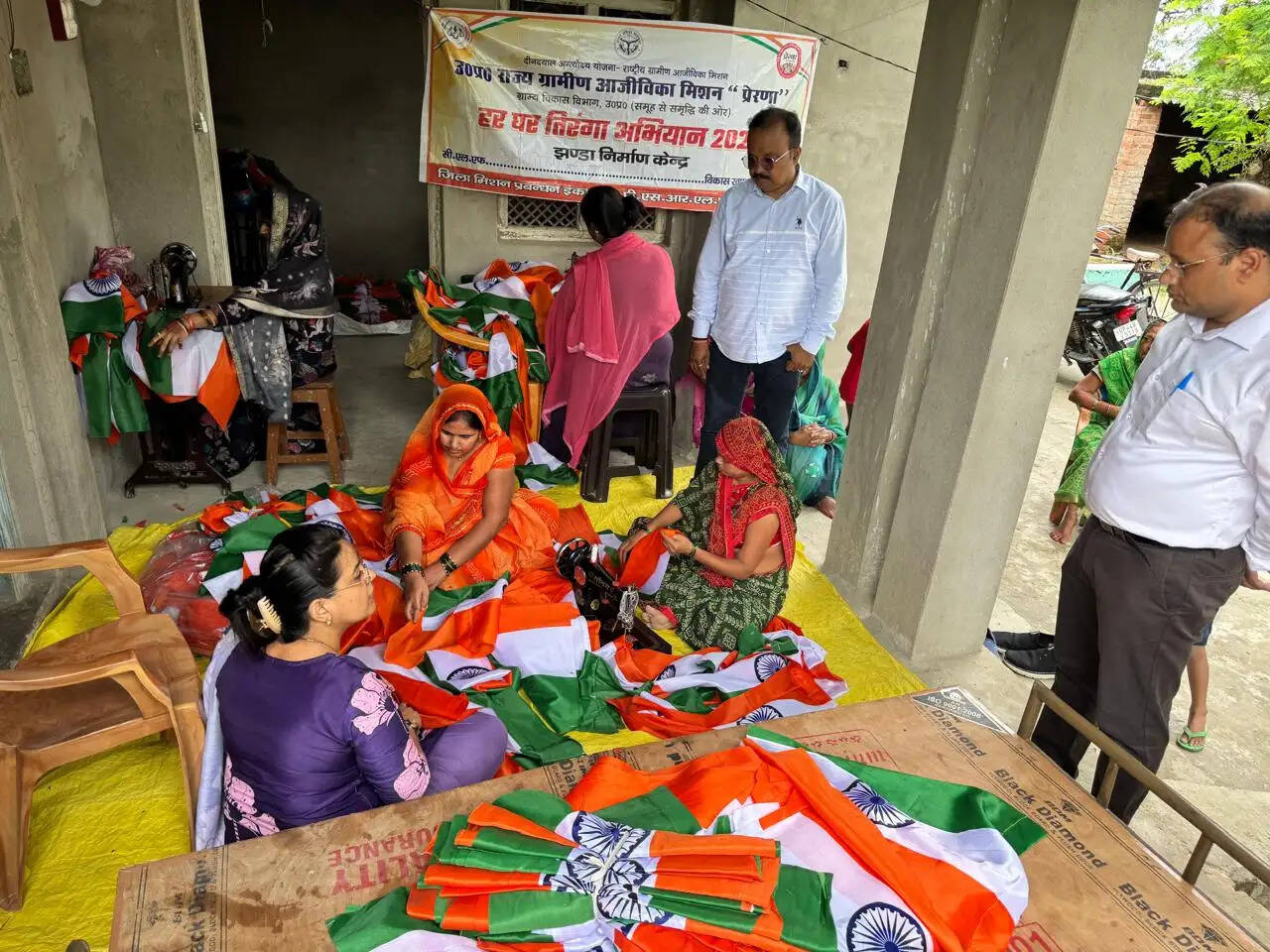 जौनपुर : 'हर घर तिरंगा' अभियान की तैयारियां तेज, चार लाख से अधिक तिरंगों की सिलाई पूरी