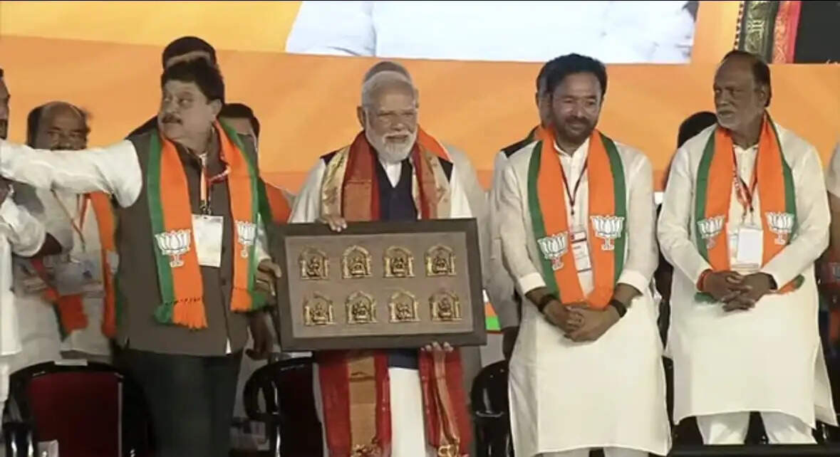 पश्चिम एशिया संकट के बीच प्रधानमंत्री ने हैदराबाद में लोगों से पेट्रोल-डीजल बचाने की अपील की, विदेश यात्रा और सोना खरीदने से बचने की दी सलाह