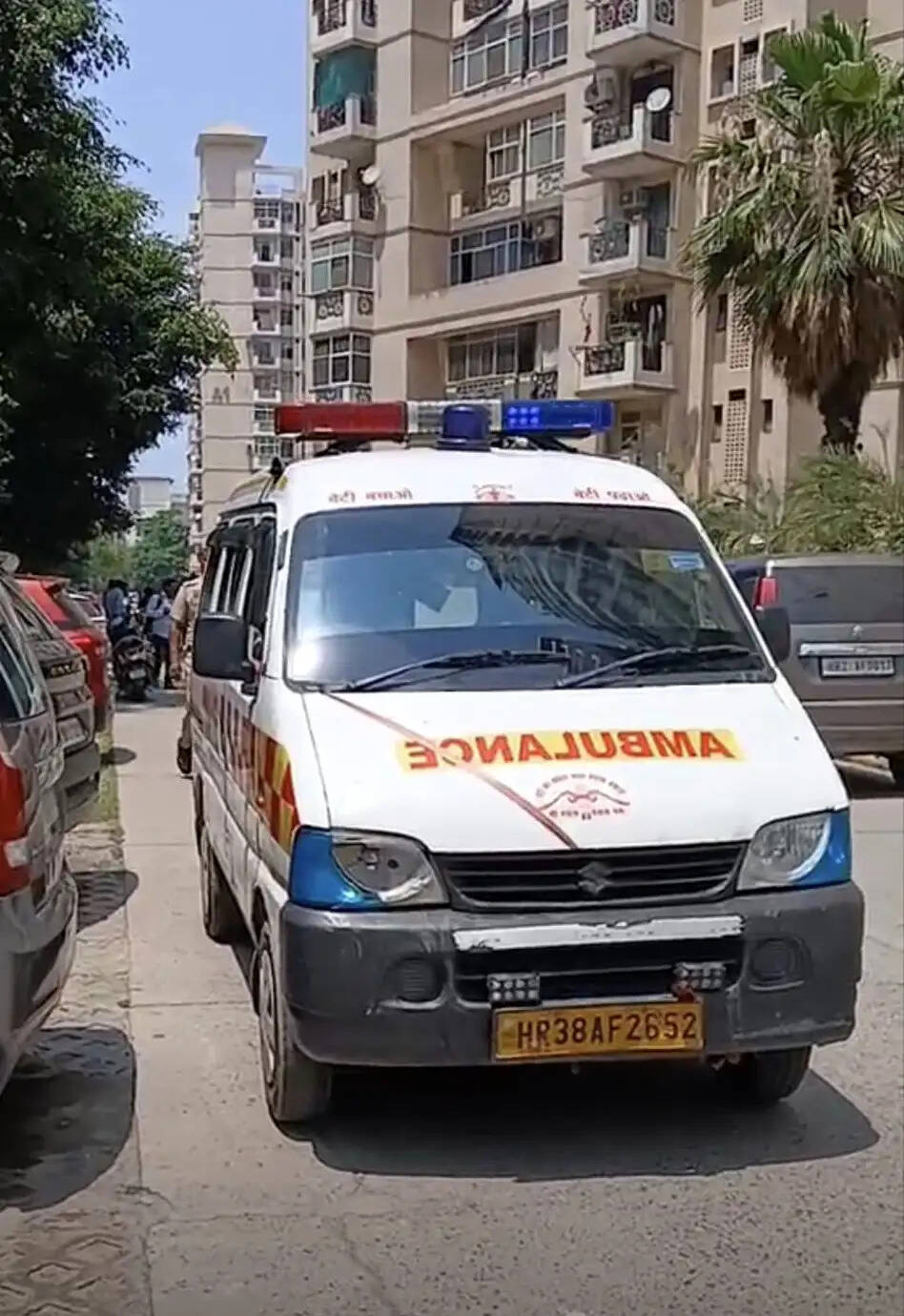 फरीदाबाद : महिला ने सोसायटी की 13वीं मंजिल से कूदकर दी जान