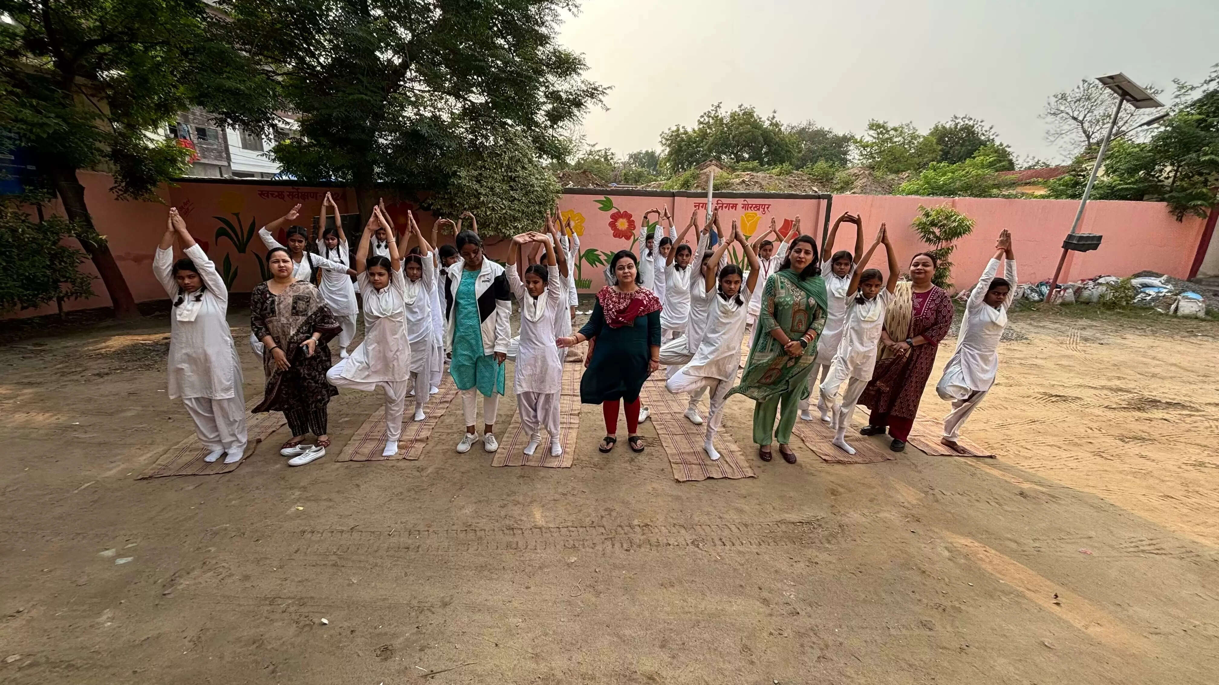 बालिकाओं को सशक्त बना रही योग करने की पहल : प्रो पूनम टंडन