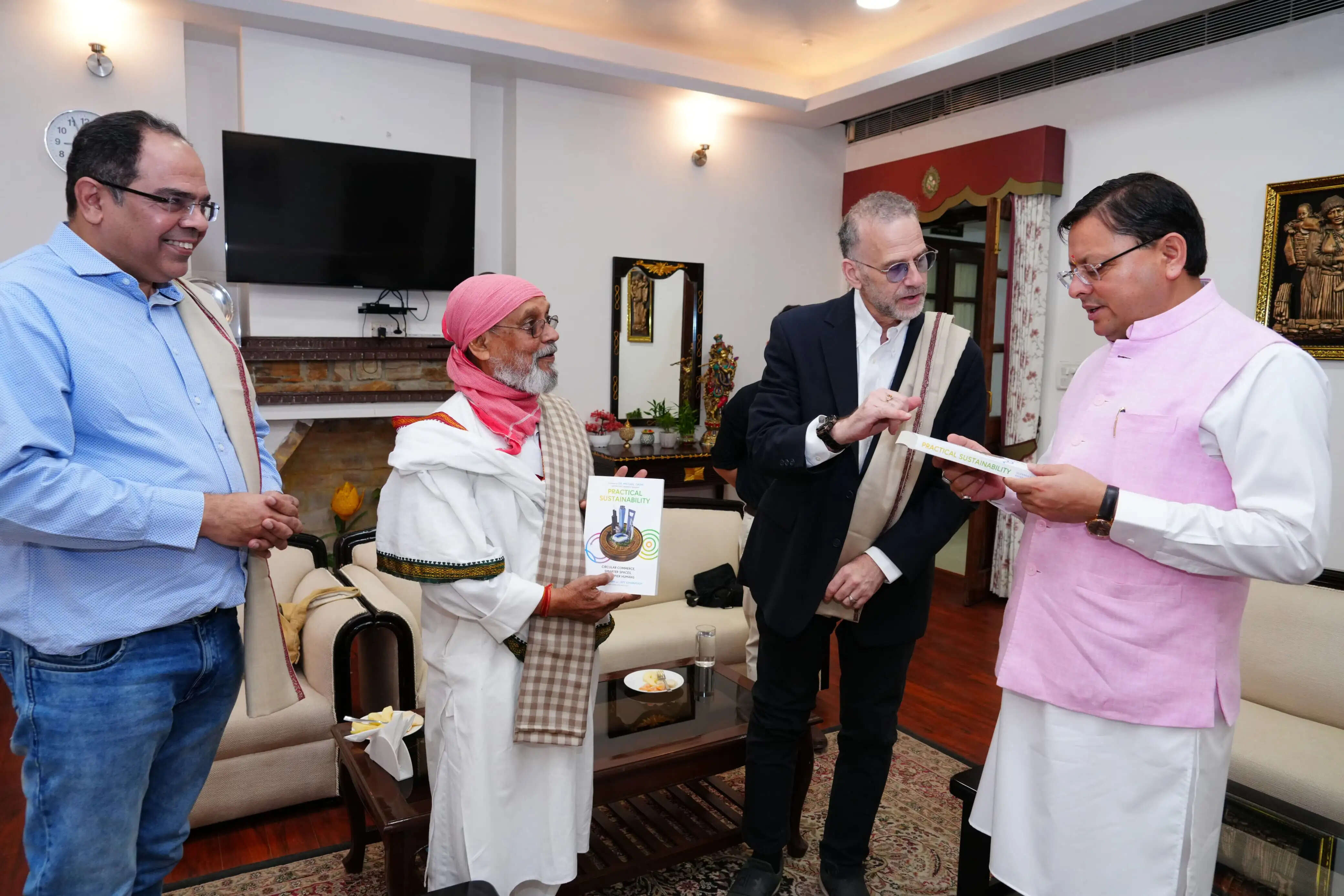 पद्मभूषण अनिल प्रकाश जोशी और कोरे ग्लिकमैन ने मुख्यमंत्री से की भेंट, विभिन्न विषयों पर हुई चर्चा