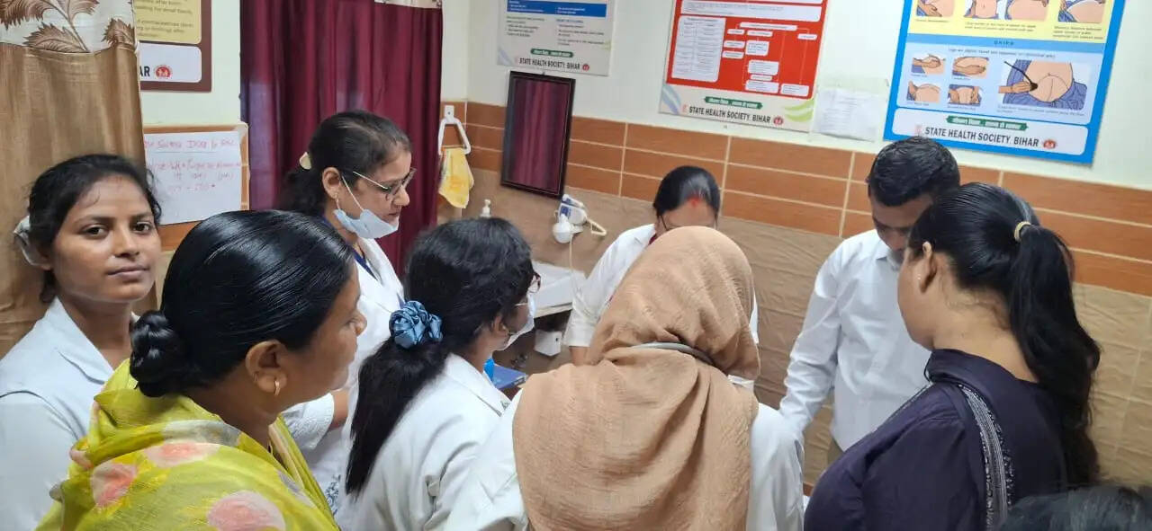 आइजीआइएमएस पटना की टीम ने छपरा सदर अस्पताल का किया दौरा