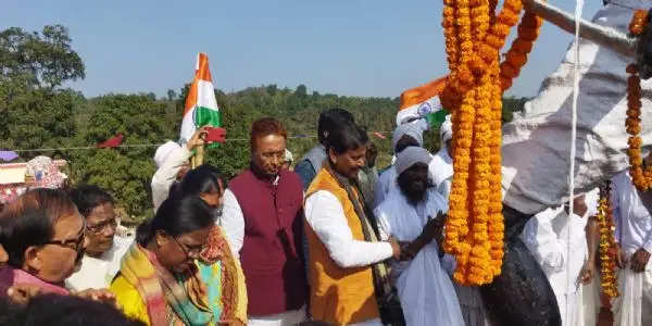 बिरसा मुंडा के आर्दशों का अनुसरण करते हुए विकास के प्रति जागरूक बनें : अर्जुन मुंडा