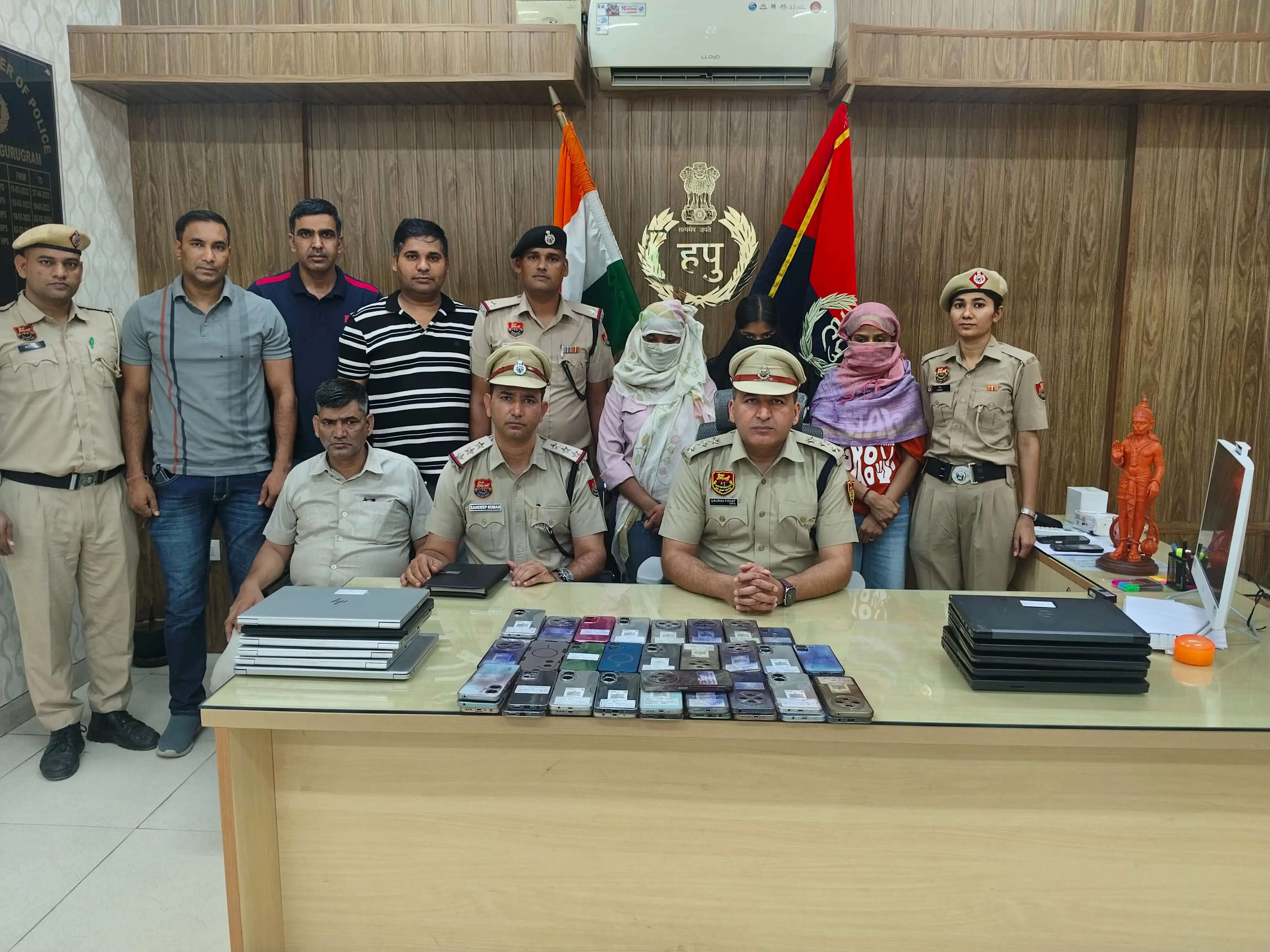 करोड़ों की साइबर ठगी करने वाले फर्जी कॉल सेंटर का भंडाफोड़, तीन महिलाएं गिरफ्तार