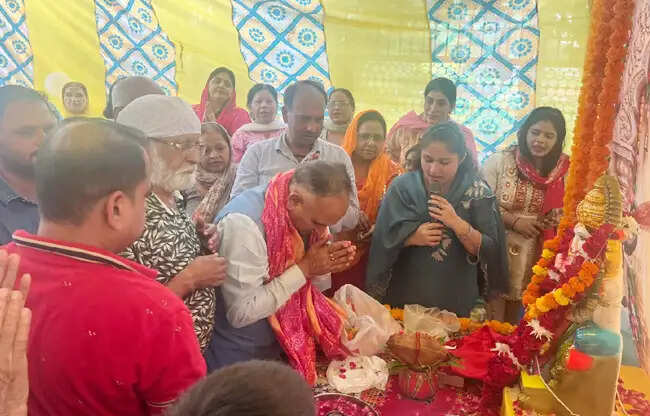 सोनीपत: गणेश चतुर्थी पर मेयर ने की पूजा, 2047 के विकसित भारत का संदेश