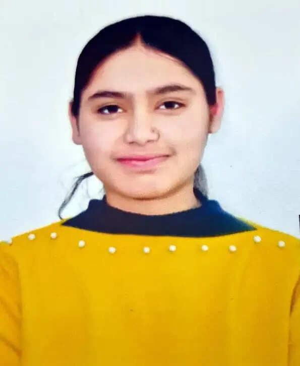 साईगलू पाठशाला की स्नेहा को पर्यावरण दिवस पर मुख्यमंत्री ने पुरस्कार से नवाजा