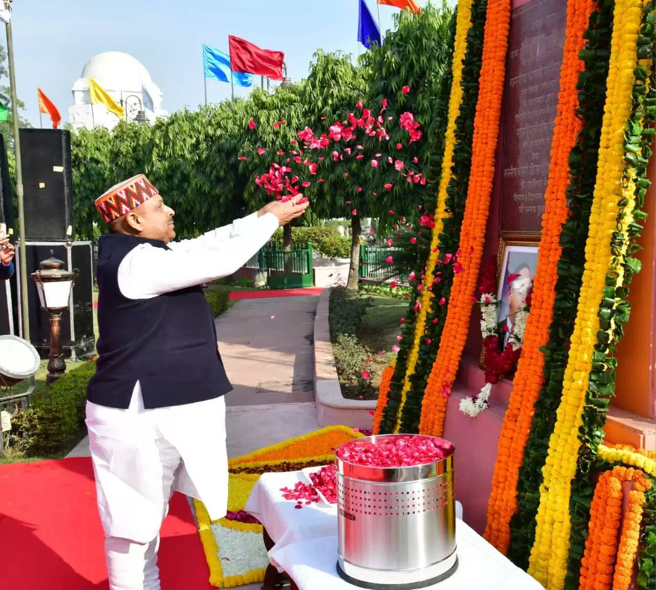 विजेंद्र गुप्ता ने डॉ. आंबेडकर के महापरिनिर्वाण दिवस पर दी श्रद्धांजलि