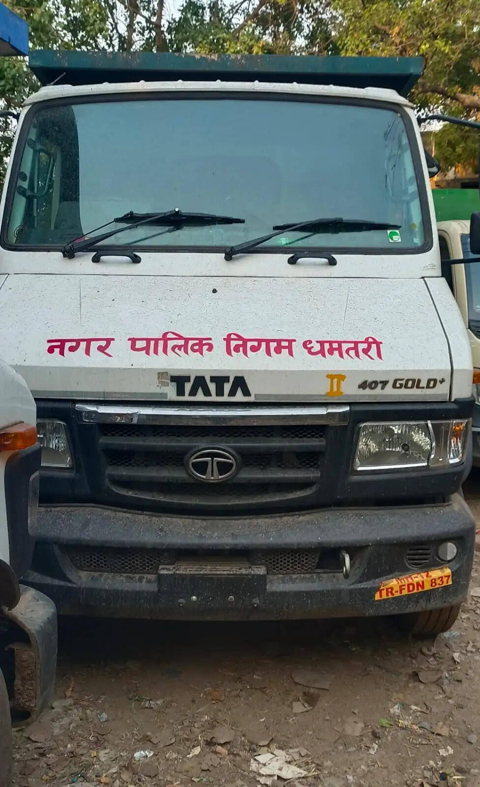 बिना आरसी, इंश्योरेंस के सड़कों पर दौड़ रही निगम की कचरा ढोने वाली गाड़ियां