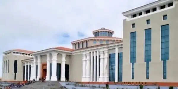 सरकार को सदन से सड़क तक घेरने की तैयारी में विपक्ष, हंगामे के आसार