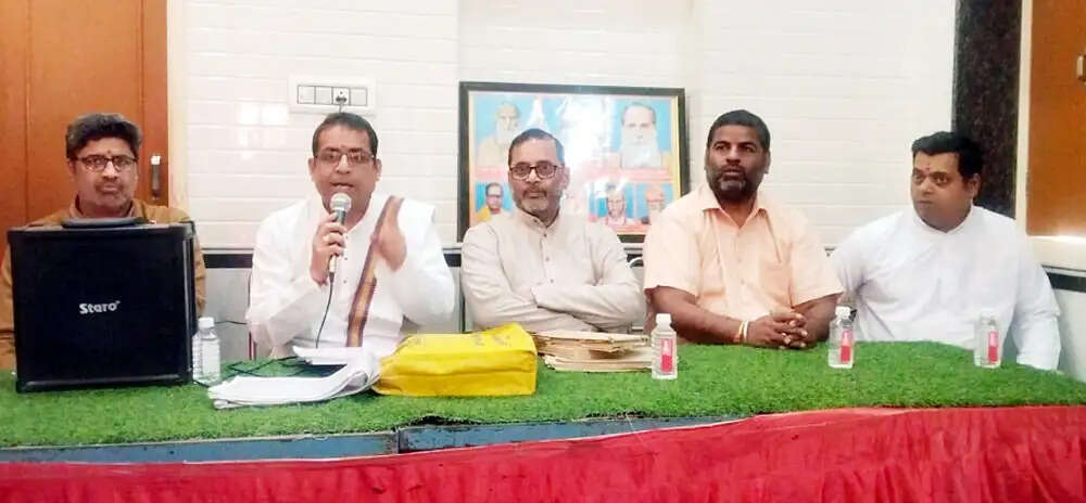 हाेलिका दहन-धुलंडी मनाने काे लेकर भ्रम के हालात: पंचांगकर्ताओं और शास्त्र से जुड़े लोगों नेे दूर किया असमंजस