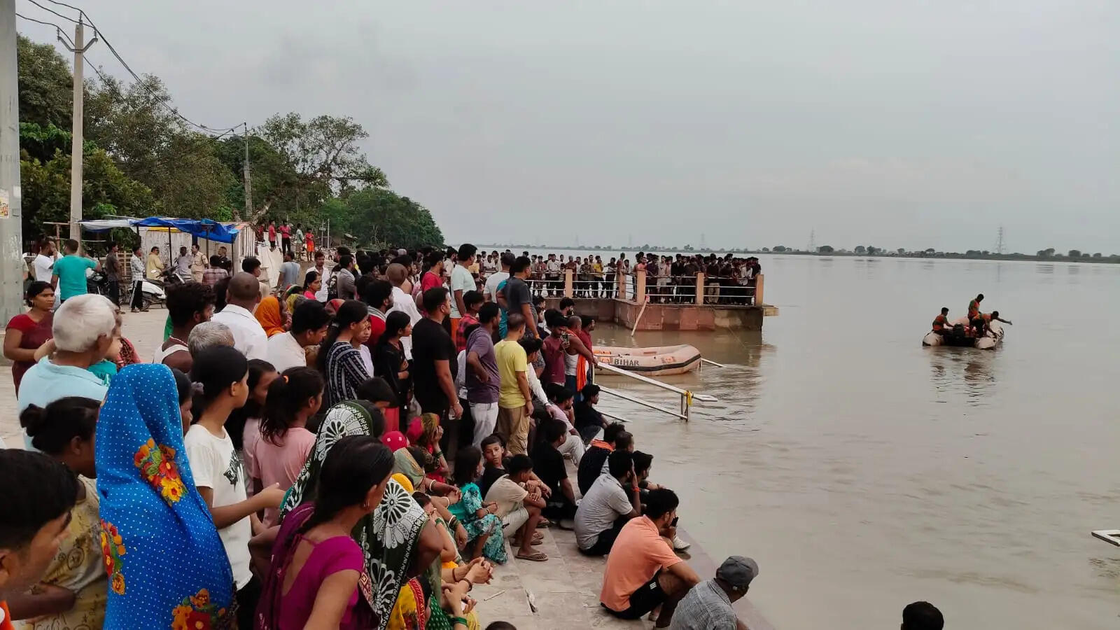 आमी गंगा घाट पर नहाने के दौरान एक युवक डूबा, तलाश जारी