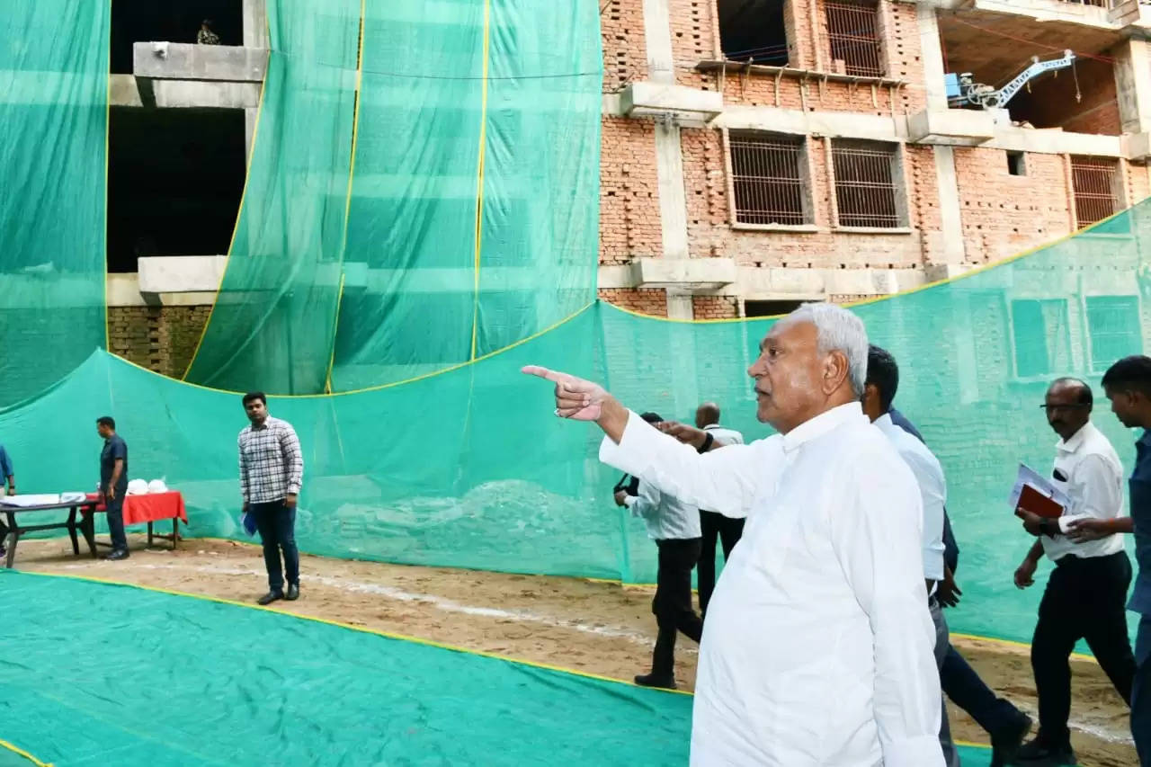 मुख्यमंत्री ने गुरु गोविंद सिंह अस्पताल परिसर में निर्माणाधीन मॉडल अस्पताल का किया निरीक्षण