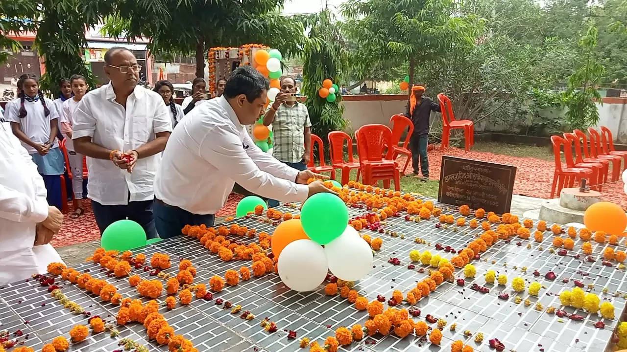 काकोरी ट्रेन एक्शन शताब्दी समारोह में स्कूली छात्रों ने निकाली साइकिल रैली