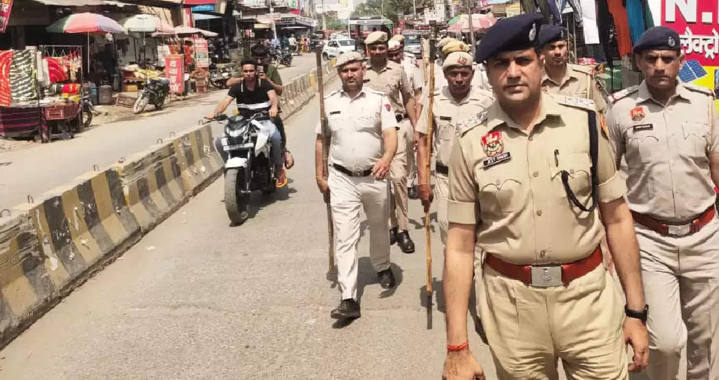 सोनीपत: एसीपी जीत बैनीवाल के नेतृत्व में पुलिस ने पैदल मार्च निकाला