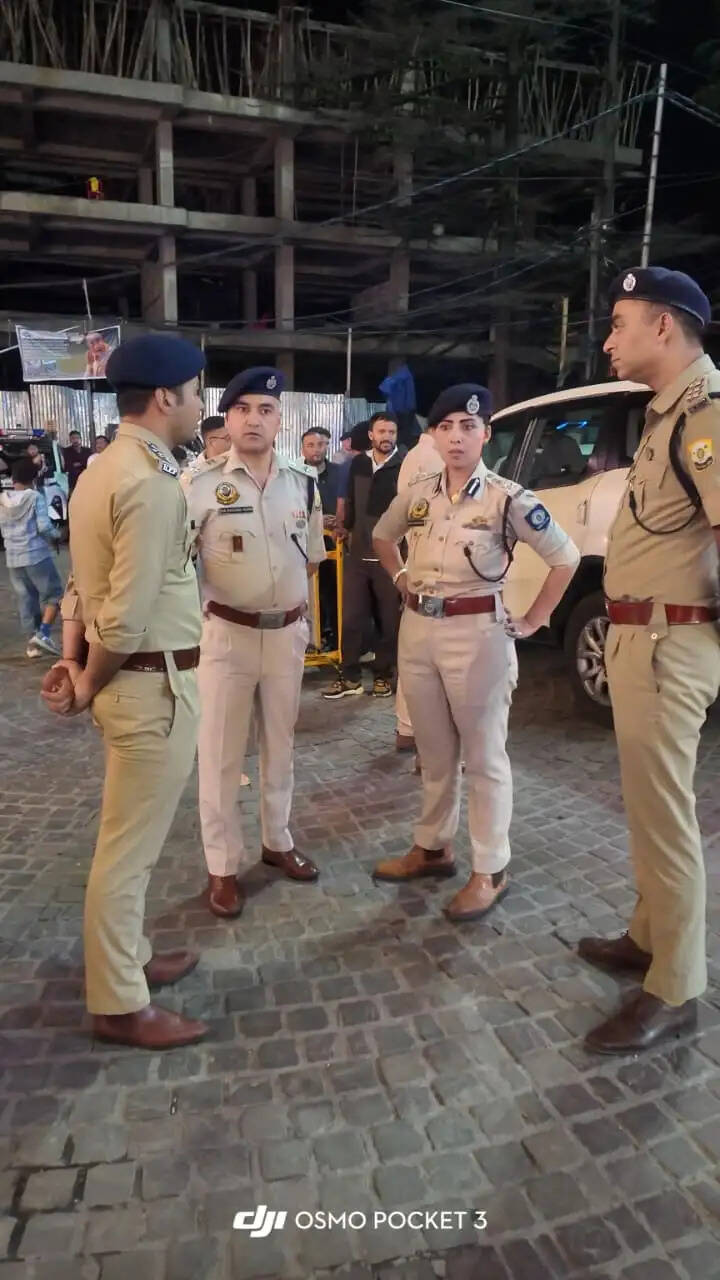 डीआईजी और एसपी ने कांगड़ा में देर रात जांची सुरक्षा व्यवस्थाएं